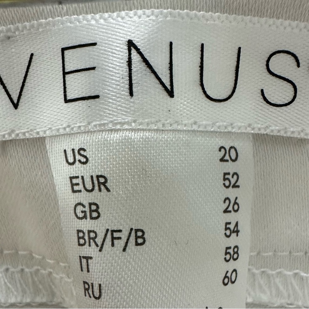 VENUS Women's Classic White Shorts - Picture 4 of 4